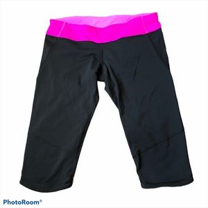 Lululemon cropped Capri leggings, black/pink Sz 10